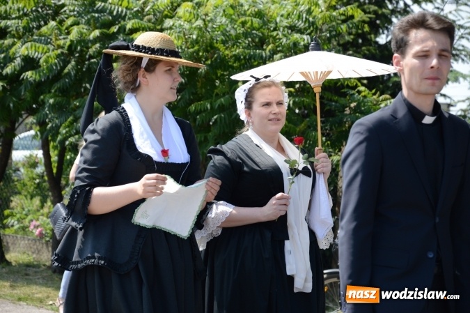 Zdjęcie w galerii na portalu naszwodzislaw.com: Kondukt pogrzebowy przeszedł ulicami Grabówki. Bordynowska Pani miała powtórny pogrzeb wiadomości z regionu