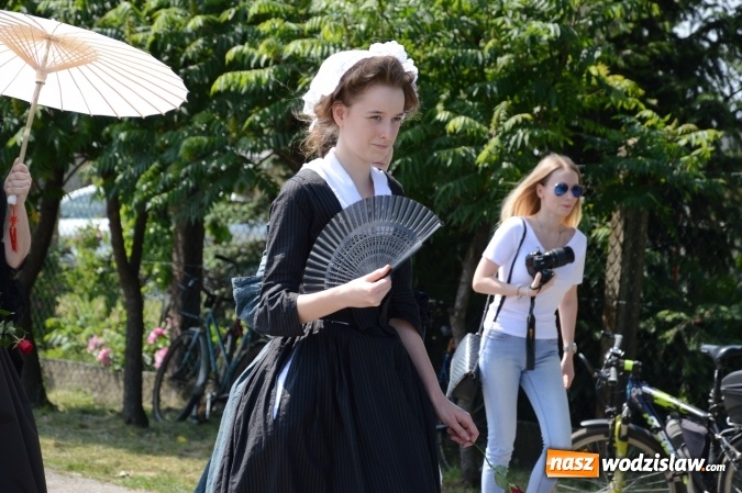 Zdjęcie w galerii na portalu naszwodzislaw.com: Kondukt pogrzebowy przeszedł ulicami Grabówki. Bordynowska Pani miała powtórny pogrzeb wiadomości z regionu