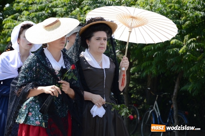 Zdjęcie w galerii na portalu naszwodzislaw.com: Kondukt pogrzebowy przeszedł ulicami Grabówki. Bordynowska Pani miała powtórny pogrzeb wiadomości z regionu