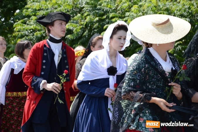 Zdjęcie w galerii na portalu naszwodzislaw.com: Kondukt pogrzebowy przeszedł ulicami Grabówki. Bordynowska Pani miała powtórny pogrzeb wiadomości z regionu