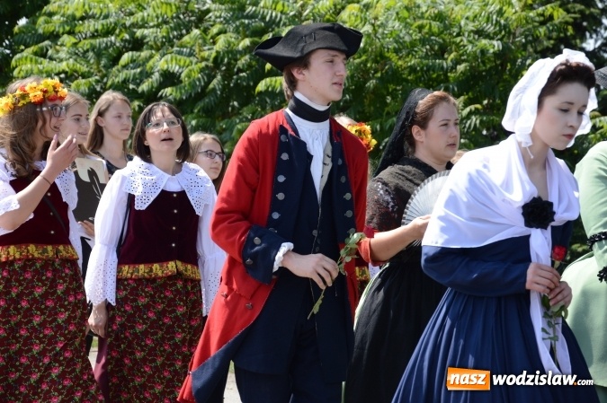 Zdjęcie w galerii na portalu naszwodzislaw.com: Kondukt pogrzebowy przeszedł ulicami Grabówki. Bordynowska Pani miała powtórny pogrzeb wiadomości z regionu