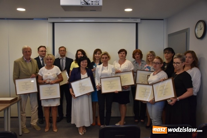 Zdjęcie w galerii na portalu naszwodzislaw.com: Starostwo laureatem nagrody Fundacji Rozwoju Demokracji Lokalnej  wiadomości z regionu
