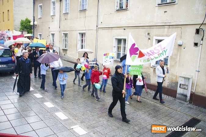 Zdjęcie w galerii na portalu naszwodzislaw.com: Polska rodziną silna! Marsz dla Życia i Rodziny przeszedł ulicami Wodzisławia  wiadomości z regionu