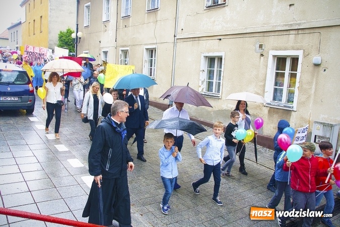 Zdjęcie w galerii na portalu naszwodzislaw.com: Polska rodziną silna! Marsz dla Życia i Rodziny przeszedł ulicami Wodzisławia  wiadomości z regionu