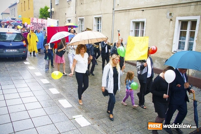 Zdjęcie w galerii na portalu naszwodzislaw.com: Polska rodziną silna! Marsz dla Życia i Rodziny przeszedł ulicami Wodzisławia  wiadomości z regionu