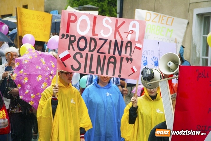 Zdjęcie w galerii na portalu naszwodzislaw.com: Polska rodziną silna! Marsz dla Życia i Rodziny przeszedł ulicami Wodzisławia  wiadomości z regionu