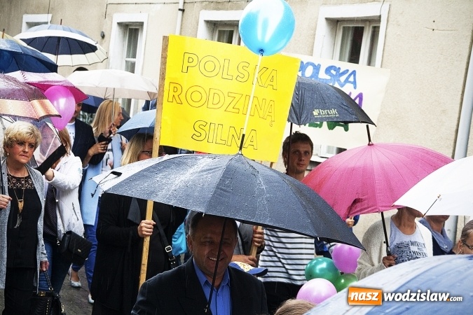 Zdjęcie w galerii na portalu naszwodzislaw.com: Polska rodziną silna! Marsz dla Życia i Rodziny przeszedł ulicami Wodzisławia  wiadomości z regionu