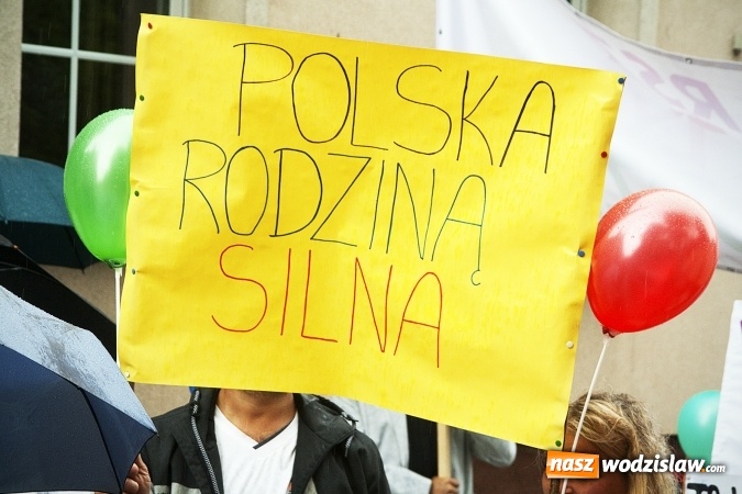 Zdjęcie w galerii na portalu naszwodzislaw.com: Polska rodziną silna! Marsz dla Życia i Rodziny przeszedł ulicami Wodzisławia  wiadomości z regionu