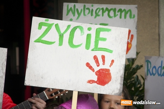 Zdjęcie w galerii na portalu naszwodzislaw.com: Polska rodziną silna! Marsz dla Życia i Rodziny przeszedł ulicami Wodzisławia  wiadomości z regionu