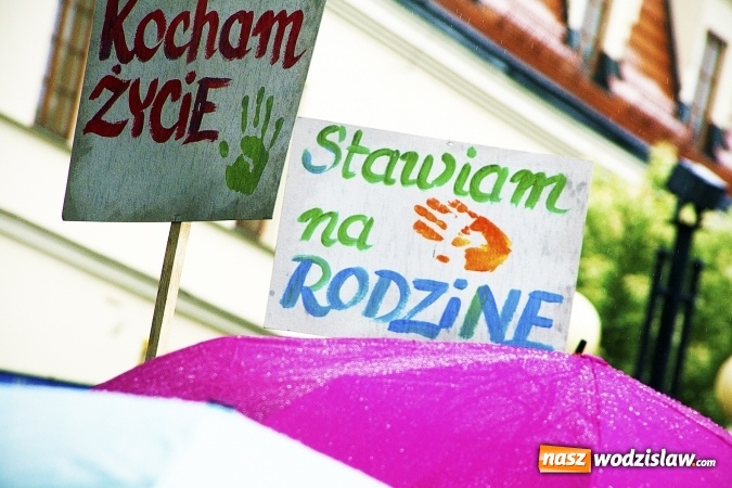 Zdjęcie w galerii na portalu naszwodzislaw.com: Polska rodziną silna! Marsz dla Życia i Rodziny przeszedł ulicami Wodzisławia  wiadomości z regionu