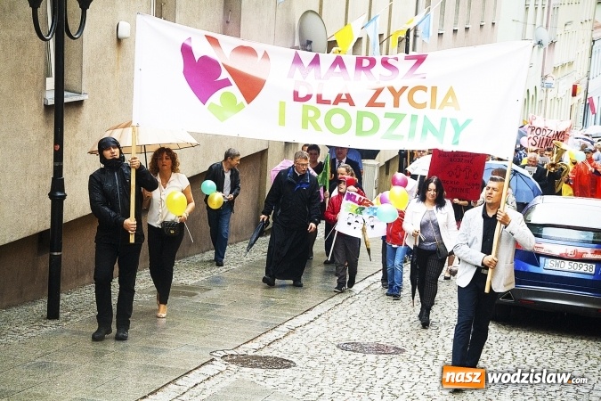 Zdjęcie w galerii na portalu naszwodzislaw.com: Polska rodziną silna! Marsz dla Życia i Rodziny przeszedł ulicami Wodzisławia  wiadomości z regionu