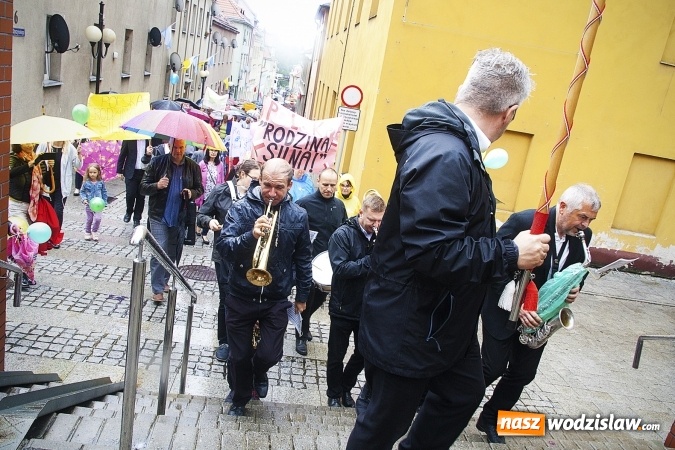 Zdjęcie w galerii na portalu naszwodzislaw.com: Polska rodziną silna! Marsz dla Życia i Rodziny przeszedł ulicami Wodzisławia  wiadomości z regionu