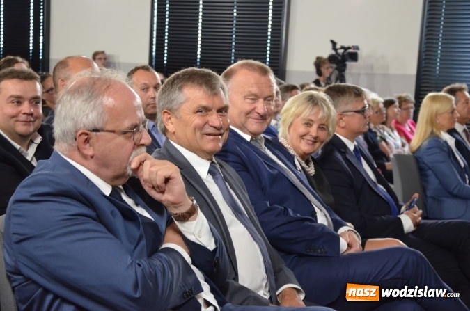 Zdjęcie w galerii na portalu naszwodzislaw.com: Gala Powiat i biznes. Uhonorowano uczniów i przedsiębiorców wiadomości z regionu