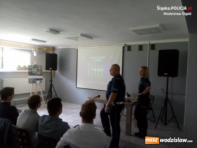 Zdjęcie w galerii na portalu naszwodzislaw.com: Policjanci namawiali do życia bez uzależnień wiadomości z regionu