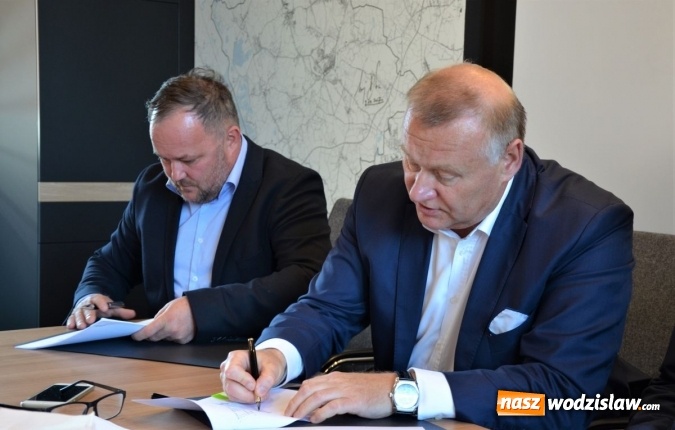 Zdjęcie w galerii na portalu naszwodzislaw.com: Umowa na przebudowę ul. Gorzyckiej podpisana wiadomości z regionu