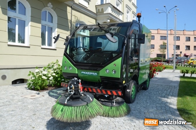 Zdjęcie w galerii na portalu naszwodzislaw.com: Kompaktowa zamiatarka w posiadaniu Powiatowego Zarządu Dróg wiadomości z regionu