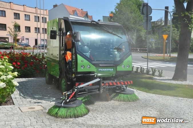 Zdjęcie w galerii na portalu naszwodzislaw.com: Kompaktowa zamiatarka w posiadaniu Powiatowego Zarządu Dróg wiadomości z regionu