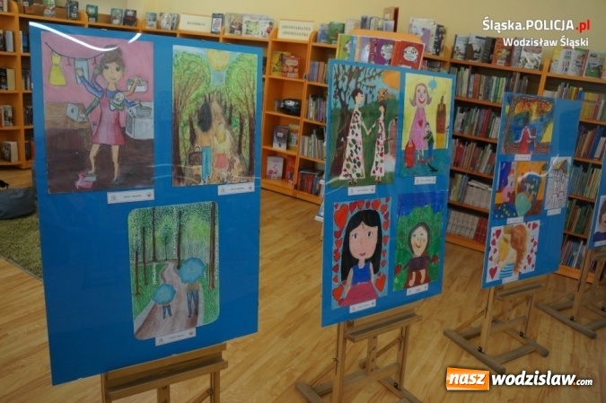 Zdjęcie w galerii na portalu naszwodzislaw.com: Dzielnicowi czytali dzieciom bajki wiadomości z regionu