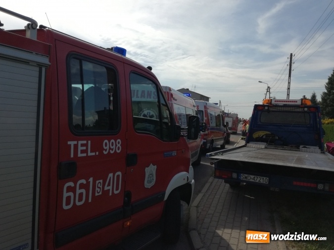 Zdjęcie w galerii na portalu naszwodzislaw.com: Na prostym odcinku drogi zjechała na przeciwny pas ruchu. Czołowe zderzenie w Pszowie wiadomości z regionu