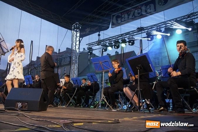 Zdjęcie w galerii na portalu naszwodzislaw.com: Salsoteka w finale drugiego dnia 49. Dni Wodzisławia Śląskiego  wiadomości z regionu