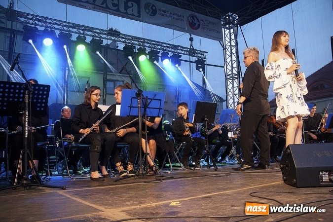 Zdjęcie w galerii na portalu naszwodzislaw.com: Salsoteka w finale drugiego dnia 49. Dni Wodzisławia Śląskiego  wiadomości z regionu
