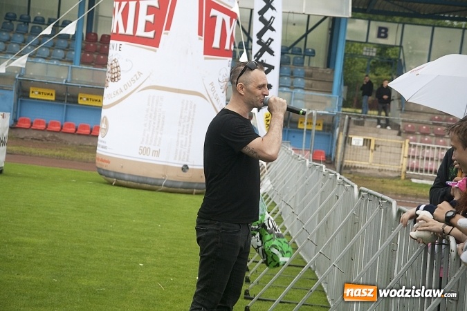 Zdjęcie w galerii na portalu naszwodzislaw.com: Deszczowy początek kolejnego dnia 49. Dni Wodzisławia Śląskiego. Za nami koncert grupy Tata Sławek oraz MIN t. ZDJĘCIA wiadomości z regionu