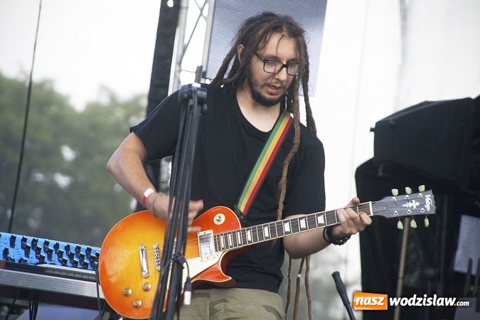 Zdjęcie w galerii na portalu naszwodzislaw.com: Deszczowy początek kolejnego dnia 49. Dni Wodzisławia Śląskiego. Za nami koncert grupy Tata Sławek oraz MIN t. ZDJĘCIA wiadomości z regionu