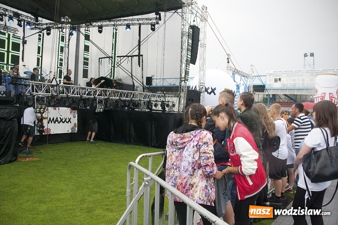 Zdjęcie w galerii na portalu naszwodzislaw.com: Deszczowy początek kolejnego dnia 49. Dni Wodzisławia Śląskiego. Za nami koncert grupy Tata Sławek oraz MIN t. ZDJĘCIA wiadomości z regionu