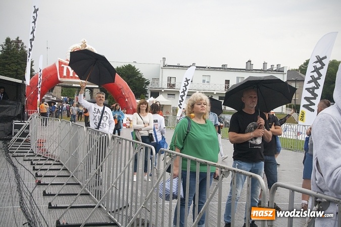 Zdjęcie w galerii na portalu naszwodzislaw.com: Deszczowy początek kolejnego dnia 49. Dni Wodzisławia Śląskiego. Za nami koncert grupy Tata Sławek oraz MIN t. ZDJĘCIA wiadomości z regionu