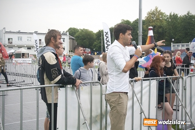 Zdjęcie w galerii na portalu naszwodzislaw.com: Deszczowy początek kolejnego dnia 49. Dni Wodzisławia Śląskiego. Za nami koncert grupy Tata Sławek oraz MIN t. ZDJĘCIA wiadomości z regionu