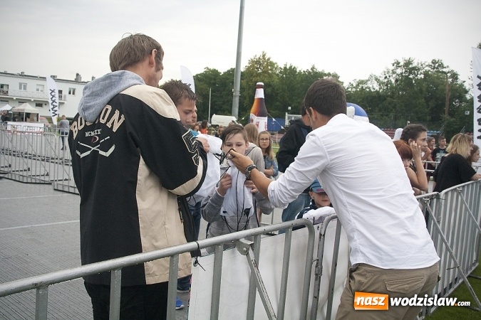 Zdjęcie w galerii na portalu naszwodzislaw.com: Deszczowy początek kolejnego dnia 49. Dni Wodzisławia Śląskiego. Za nami koncert grupy Tata Sławek oraz MIN t. ZDJĘCIA wiadomości z regionu