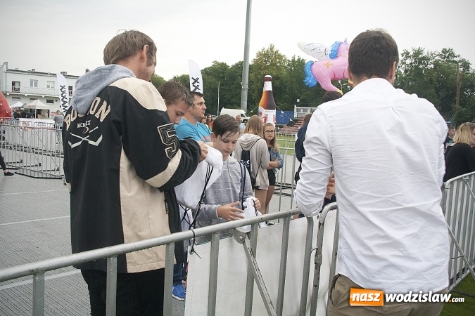 Zdjęcie w galerii na portalu naszwodzislaw.com: Deszczowy początek kolejnego dnia 49. Dni Wodzisławia Śląskiego. Za nami koncert grupy Tata Sławek oraz MIN t. ZDJĘCIA wiadomości z regionu