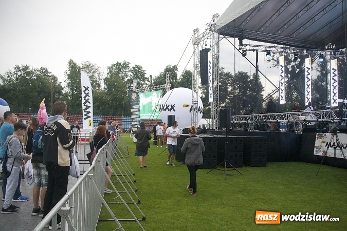 Zdjęcie w galerii na portalu naszwodzislaw.com: Deszczowy początek kolejnego dnia 49. Dni Wodzisławia Śląskiego. Za nami koncert grupy Tata Sławek oraz MIN t. ZDJĘCIA wiadomości z regionu