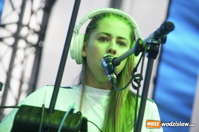 Zdjęcie w galerii na portalu naszwodzislaw.com: Deszczowy początek kolejnego dnia 49. Dni Wodzisławia Śląskiego. Za nami koncert grupy Tata Sławek oraz MIN t. ZDJĘCIA wiadomości z regionu