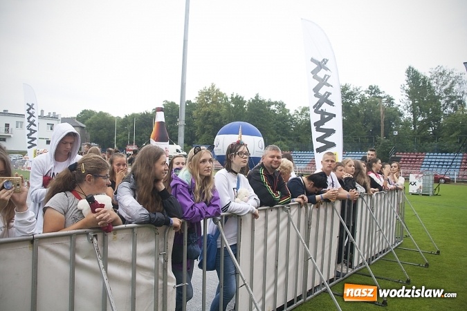 Zdjęcie w galerii na portalu naszwodzislaw.com: Deszczowy początek kolejnego dnia 49. Dni Wodzisławia Śląskiego. Za nami koncert grupy Tata Sławek oraz MIN t. ZDJĘCIA wiadomości z regionu