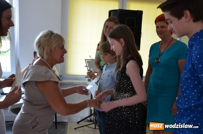 Zdjęcie w galerii na portalu naszwodzislaw.com: Laureaci konkursów wyróżnieni. Nagrody rozdane wiadomości z regionu