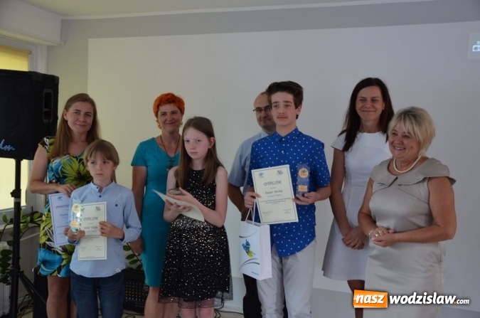 Zdjęcie w galerii na portalu naszwodzislaw.com: Laureaci konkursów wyróżnieni. Nagrody rozdane wiadomości z regionu