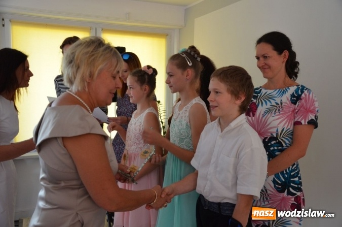 Zdjęcie w galerii na portalu naszwodzislaw.com: Laureaci konkursów wyróżnieni. Nagrody rozdane wiadomości z regionu