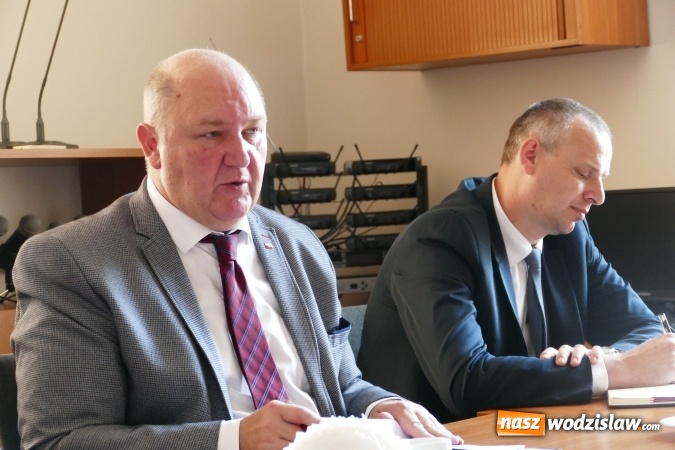 Zdjęcie w galerii na portalu naszwodzislaw.com: Wojewoda zobowiąże gminy do kontroli składowisk wiadomości z regionu