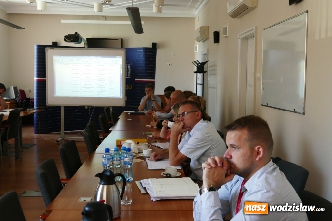 Zdjęcie w galerii na portalu naszwodzislaw.com: Wojewoda zobowiąże gminy do kontroli składowisk wiadomości z regionu