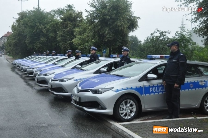 Zdjęcie w galerii na portalu naszwodzislaw.com: Wodzisławska policja otrzymała dwie toyoty z napędem hybrydowym wiadomości z regionu