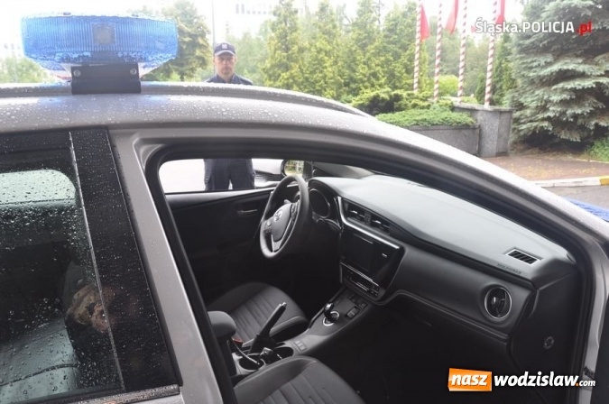 Zdjęcie w galerii na portalu naszwodzislaw.com: Wodzisławska policja otrzymała dwie toyoty z napędem hybrydowym wiadomości z regionu