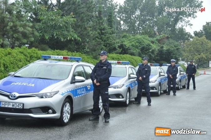 Zdjęcie w galerii na portalu naszwodzislaw.com: Wodzisławska policja otrzymała dwie toyoty z napędem hybrydowym wiadomości z regionu