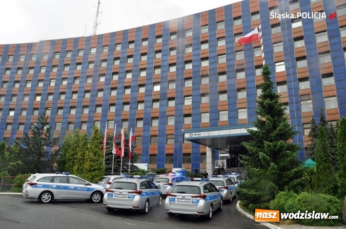Zdjęcie w galerii na portalu naszwodzislaw.com: Wodzisławska policja otrzymała dwie toyoty z napędem hybrydowym wiadomości z regionu