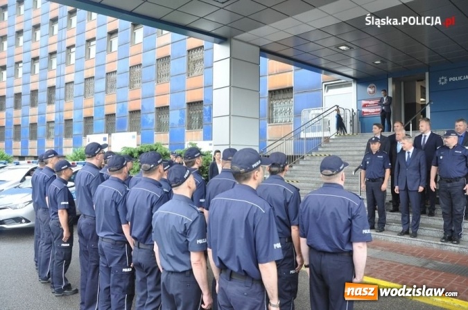 Zdjęcie w galerii na portalu naszwodzislaw.com: Wodzisławska policja otrzymała dwie toyoty z napędem hybrydowym wiadomości z regionu