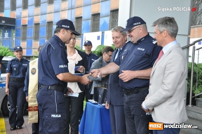 Zdjęcie w galerii na portalu naszwodzislaw.com: Wodzisławska policja otrzymała dwie toyoty z napędem hybrydowym wiadomości z regionu