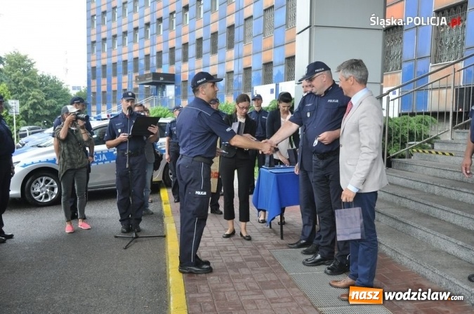 Zdjęcie w galerii na portalu naszwodzislaw.com: Wodzisławska policja otrzymała dwie toyoty z napędem hybrydowym wiadomości z regionu