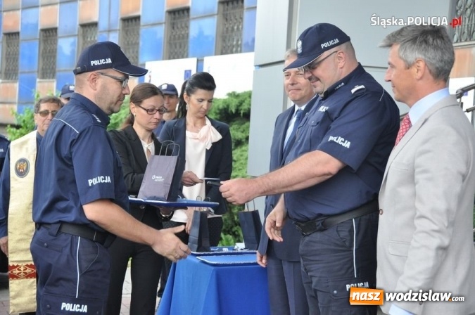 Zdjęcie w galerii na portalu naszwodzislaw.com: Wodzisławska policja otrzymała dwie toyoty z napędem hybrydowym wiadomości z regionu