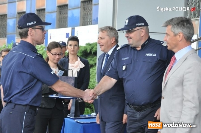 Zdjęcie w galerii na portalu naszwodzislaw.com: Wodzisławska policja otrzymała dwie toyoty z napędem hybrydowym wiadomości z regionu