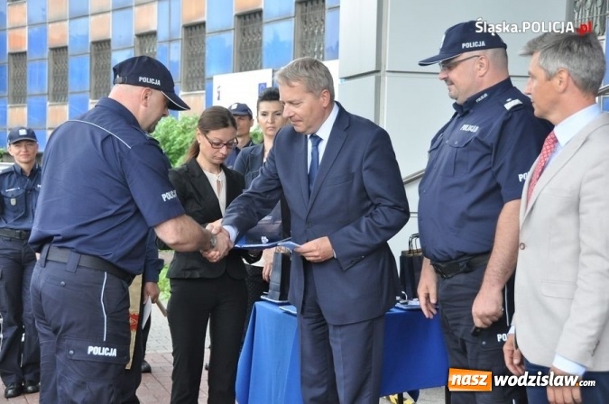 Zdjęcie w galerii na portalu naszwodzislaw.com: Wodzisławska policja otrzymała dwie toyoty z napędem hybrydowym wiadomości z regionu